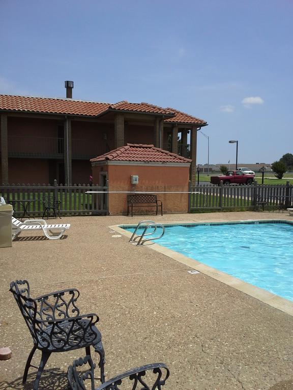 Travelodge By Wyndham Tulsa Exterior photo