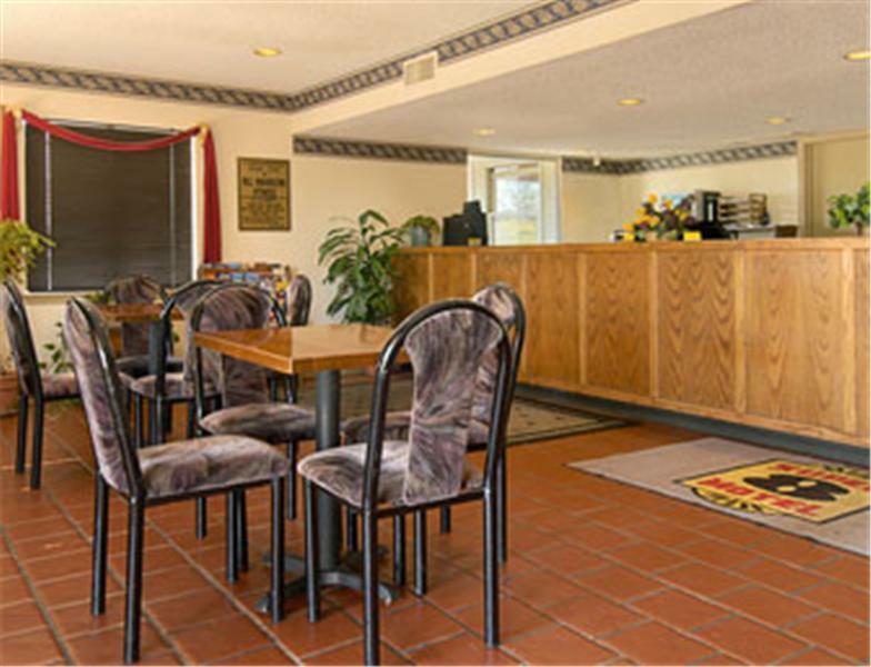 Travelodge By Wyndham Tulsa Exterior photo
